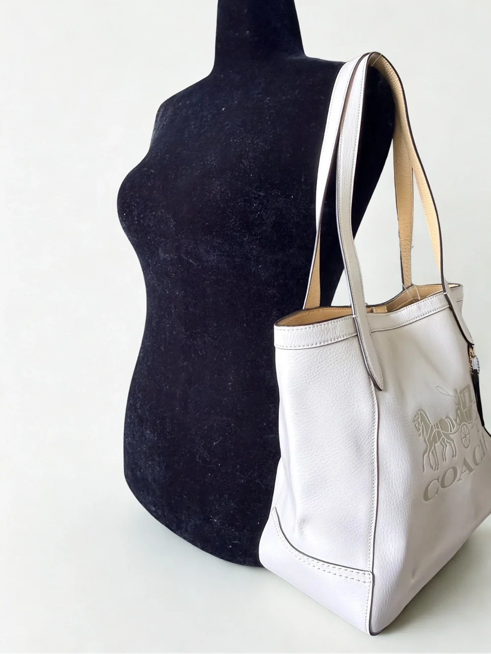 NWT Coach Embossed Horse & Carriage Leather Tote in Chalk/Vanilla Cream